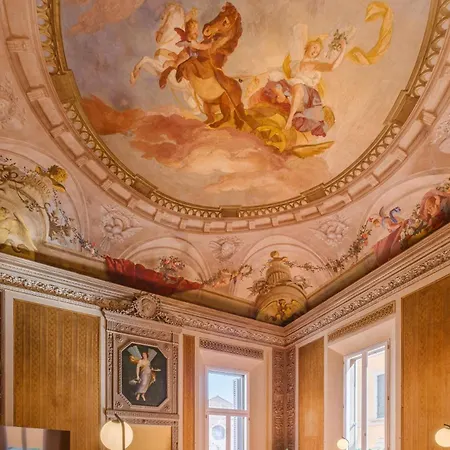 Luxury Historic Frescoed Noble Floor In Apartament *