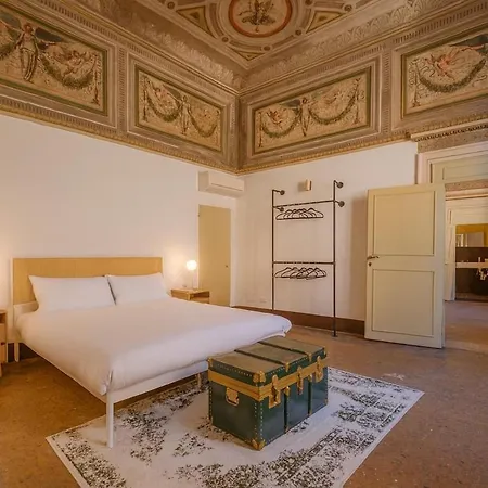 Luxury Historic Frescoed Noble Floor In * Bolonia