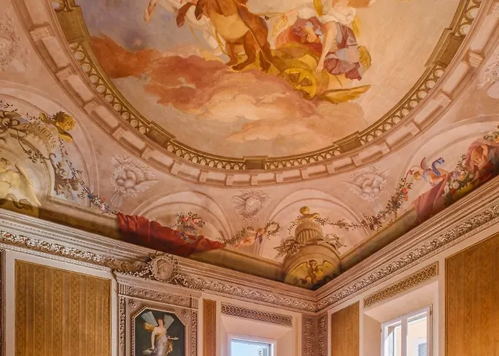 Luxury Historic Frescoed Noble Floor In Lägenhet *