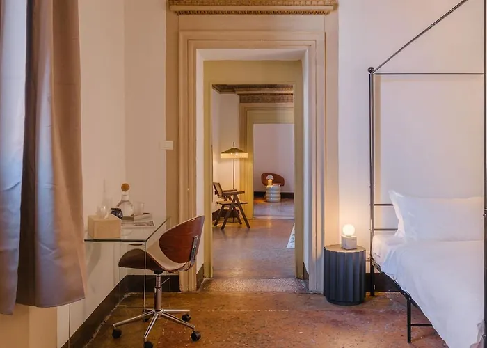 Lägenhet Luxury Historic Frescoed Noble Floor In *