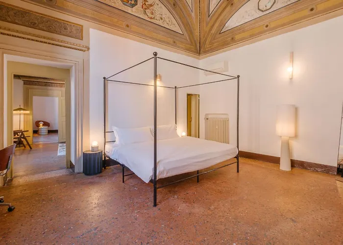 Lägenhet Luxury Historic Frescoed Noble Floor In *