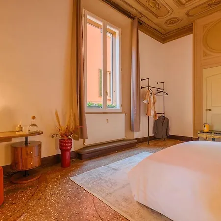 Luxury Historic Frescoed Noble Floor In 公寓 *