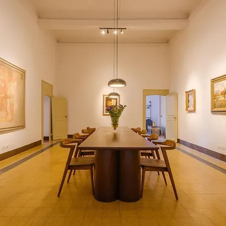 Luxury Historic Frescoed Noble Floor In Apartament Bolonia